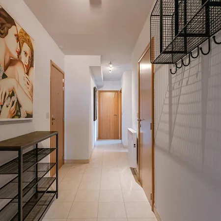 Huswell - Comfortable With Scenic Views Apartment
